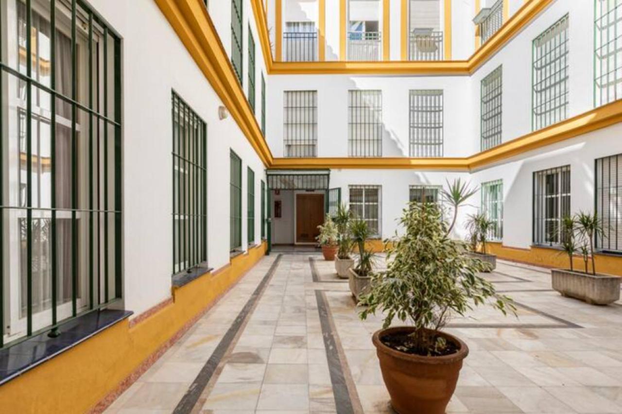 Azahar Metropol Parasol, Parking Gratis Para Coches Medianos Sevilla Exterior foto